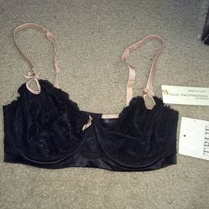 Elle MacPherson bra 32DD